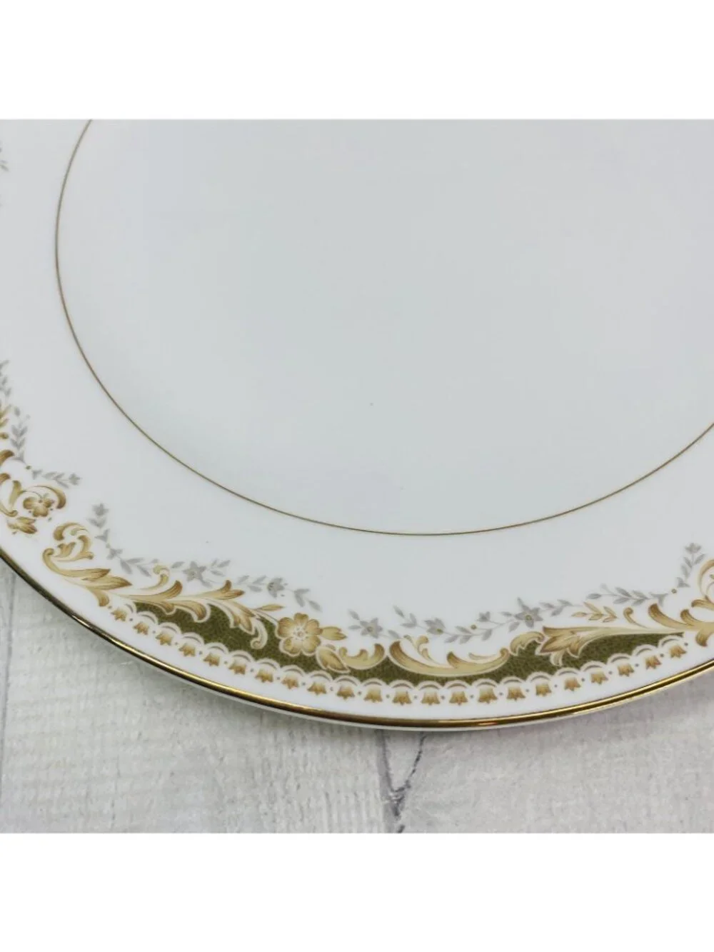 MCM Signature Collection QUEEN ANNE Scrolls Leaves China Dinner Plates Set of 4